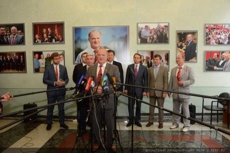 «С верой в Россию». В Госдуме открылась фотовыставка, посвященная 70-летию Г.А. Зюганова