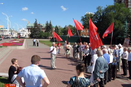 «Нет фашизму! Слава бойцам сопротивления!». Пикет тамбовских коммунистов