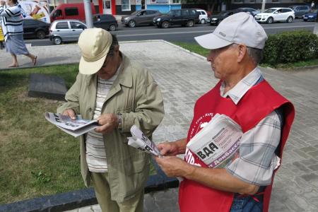 Республика Чувашия. Коммунисты и комсомольцы города Чебоксары провели акцию "Красные в городе"