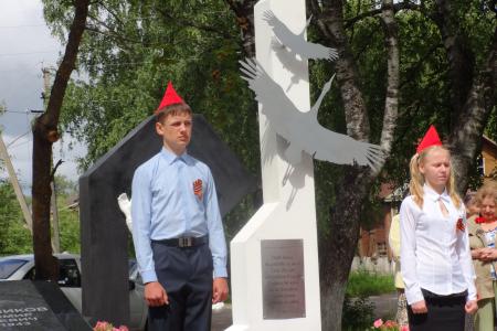 Костромская область. В городе Чухломе открыт памятник «детям войны»