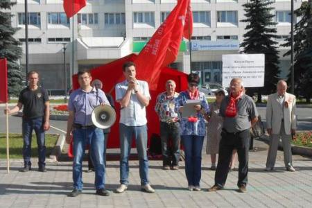 «Россия, останови фашистов!». Митинг пермских коммунистов в поддержку защитников Новороссии