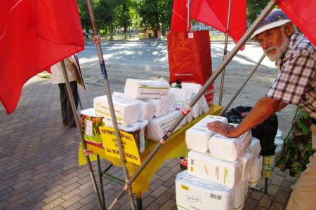 Коммунисты Саратова ведут сбор гуманитарной помощи для Новороссии