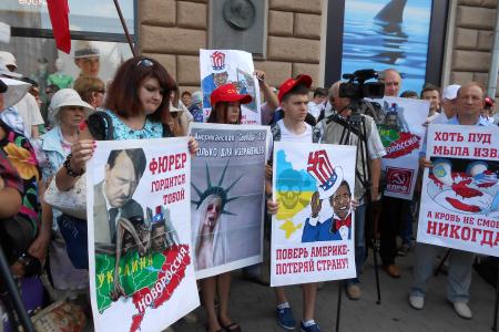 «Прекратите поддержку киевского режима убийц и карателей!». Коммунисты выразили решительный протест возле американского посольства в Москве против антироссийской политики США