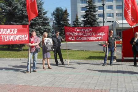 «Россия, останови фашистов!». Митинг пермских коммунистов в поддержку защитников Новороссии