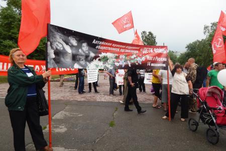 Барнаульские коммунисты провели митинг-концерт в поддержку Новороссии