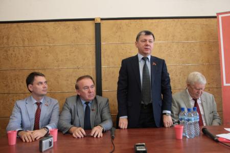 "Мы - на правильном пути и делаем очень большое дело!" Репортаж о проведении семинара партийного актива КПРФ Дальневосточного федерального округа