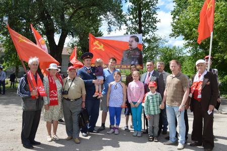 Псковская область. Кандидат в губернаторы от КПРФ А.А. Рогов поздравил псковичей с 70-летием освобождения от немецко-фашистской оккупации