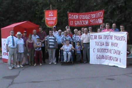 «Долой кровавые руки НАТО от братской Украины!". Коммунисты Барнаула продолжают акции в поддержку юго-востока Украины