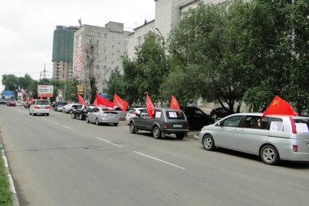 "Автопробегом против бездорожья!". Акция коммунистов Благовещенска 