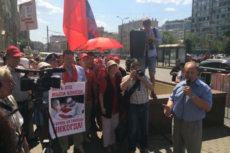 «Прекратите поддержку киевского режима убийц и карателей!». Коммунисты выразили решительный протест возле американского посольства в Москве против антироссийской политики США