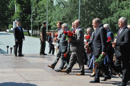 К 70-летию освобождения Белоруссии! Г.А. Зюганов возложил цветы к Могиле неизвестного солдата у Кремлевской стены