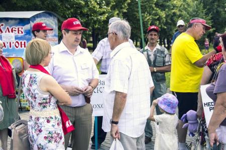 Белгородская область, город Старый Оскол. Коммунисты провели пикет против повышения цен ЖКХ