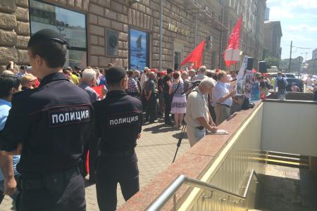 «Прекратите поддержку киевского режима убийц и карателей!». Коммунисты выразили решительный протест возле американского посольства в Москве против антироссийской политики США