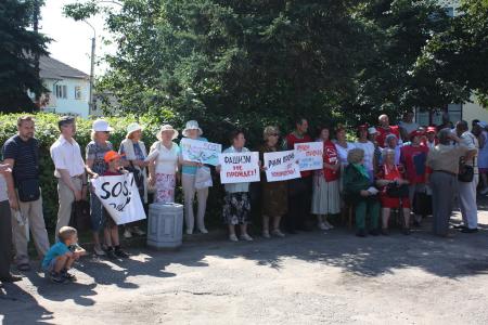 Руки прочь от озёр и рек! Псковские коммунисты провели экологический митинг