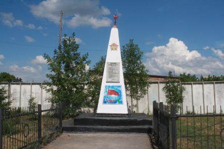 Новосибирская область. Коммунисты Купинского района отреставрировали памятник красноармейцам - участникам Гражданской войны