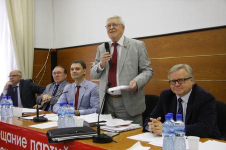 "Мы - на правильном пути и делаем очень большое дело!" Репортаж о проведении семинара партийного актива КПРФ Дальневосточного федерального округа