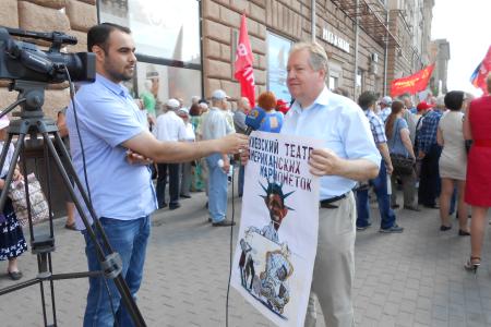 «Прекратите поддержку киевского режима убийц и карателей!». Коммунисты выразили решительный протест возле американского посольства в Москве против антироссийской политики США