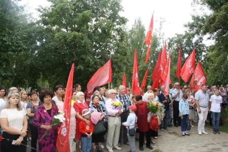 Белгородская область. С.В. Муравленко открыл в Старом Осколе  памятник «Детям войны»