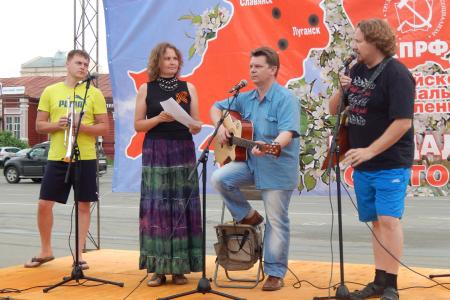 Барнаульские коммунисты провели митинг-концерт в поддержку Новороссии