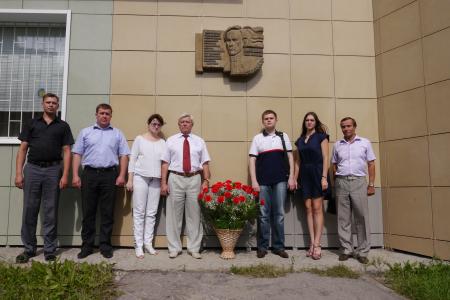 По требованию коммунистов в Липецке возвратили на прежнее место мемориальную доску комсомольского вожака Петра Смородина