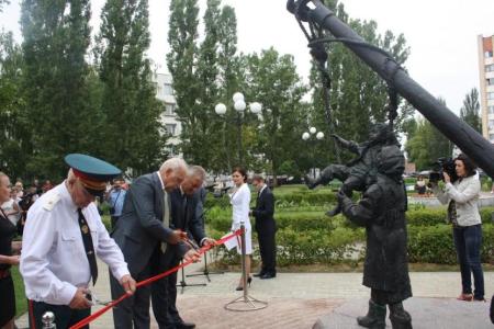 Белгородская область. С.В. Муравленко открыл в Старом Осколе  памятник «Детям войны»
