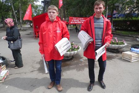 Пермский край. Коммунисты организовали пикет по сбору гуманитарной помощи Юго-Востоку Украины в Мотовилихе