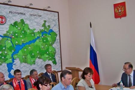 «С полными правами мы вступаем в агитационную компанию».  ЦИК Татарстана зарегистрировала республиканский список кандидатов от КПРФ