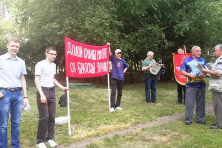 Коммунисты провели в Барнауле серию пикетов в поддержку жителей Юго-Востока Украины