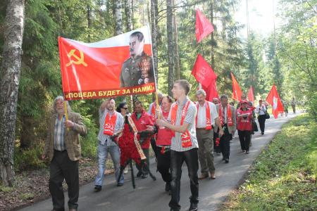 Дорогами партизанской славы. Кандидат в губернаторы Псковской области Александр Рогов посетил Курган дружбы