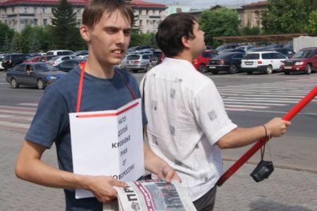 "Руки прочь от Донбасса!". Пикет красноярских коммунистов и ВСД "Русский Лад" в поддержку жителей юго-востока Украины