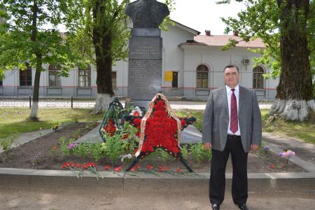 Псковская область. Кандидат в губернаторы от КПРФ А.А. Рогов поздравил псковичей с 70-летием освобождения от немецко-фашистской оккупации