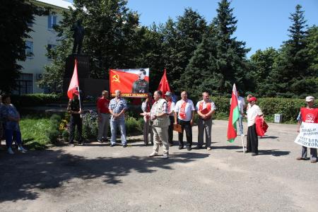 Руки прочь от озёр и рек! Псковские коммунисты провели экологический митинг