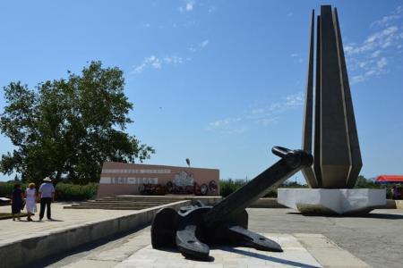Благодаря помощи Калмыцкого рескома КПРФ в Лагани открыли мемориал ликвидаторам Чернобыльской аварии