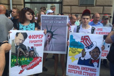 «Прекратите поддержку киевского режима убийц и карателей!». Коммунисты выразили решительный протест возле американского посольства в Москве против антироссийской политики США