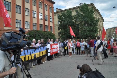 "Новый фашизм не пройдет!". Петербуржцы против запрета КПУ