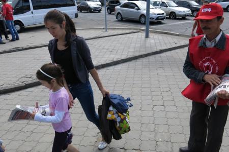 Республика Чувашия. Коммунисты и комсомольцы города Чебоксары провели акцию "Красные в городе"