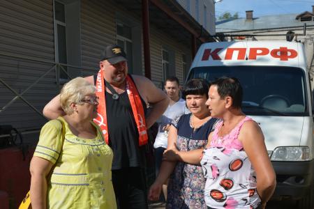 Коммунисты Ленинградской области направили гуманитарный груз в Новороссию