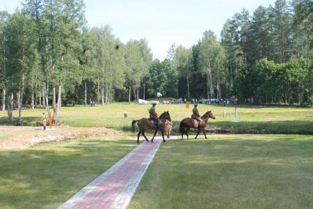 Дорогами партизанской славы. Кандидат в губернаторы Псковской области Александр Рогов посетил Курган дружбы