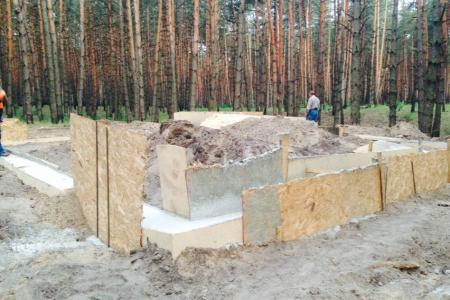 Белгородские комсомольцы провели пикет в защиту соснового бора