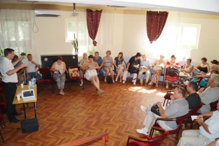 В Краснодаре начала свою работу «Народная приемная». Депутаты-коммунисты С.П.Обухов и С.К. Лузинов провели семинар для представителей ТСЖ по проблемам ЖКХ