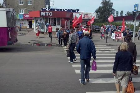 «КПРФ – верна народу, нужна стране!». Коммунисты провели пикеты во всех районах Орловской области