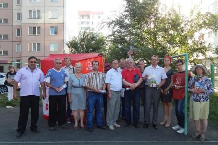 Алтайский край. Барнаульские коммунисты проводят серию пикетов в поддержку кандидата от КПРФ на должность губернатора региона Сергея Юрченко