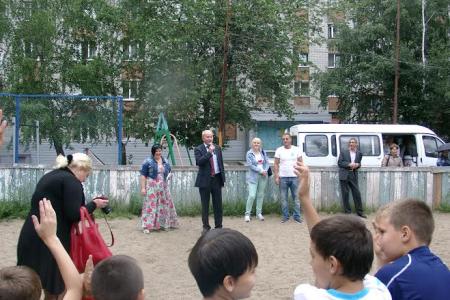 Дождь - не помеха встрече с избирателями. Завершение поездки депутата-коммуниста Вячеслава Тетекина по Тюменской области