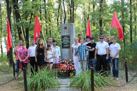 Комсомольцы Белгородской, Курской и Орловской областей провели автопробег, посвященный дню освобождения двух городов-побратимов Белгорода и Орла