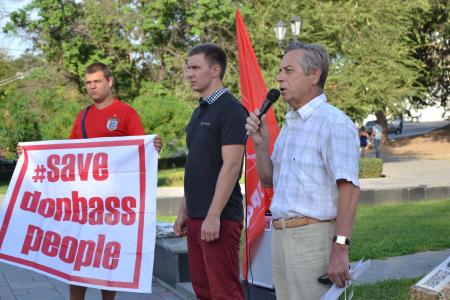 Коммунисты Астрахани провели митинг солидарности с трудящимися Донбасса