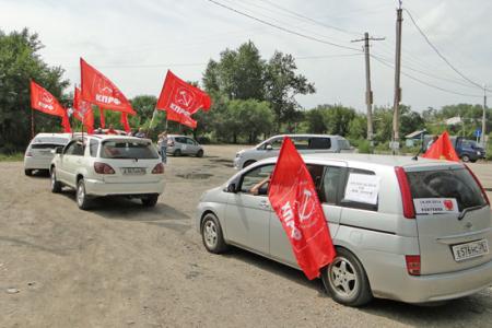 Амурская область. В Благовещенске продолжилась серия автопробегов, посвященных городскому бездорожью