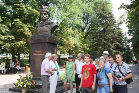 Харьковские и Белгородские коммунисты встретились на Прохоровском поле в преддверии годовщины освобождения городов от немецко-фашистских захватчиков