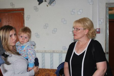 Новгородские коммунисты оказали помощь беженцам из Украины