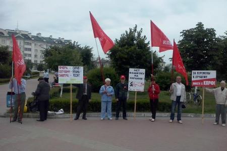 «КПРФ – верна народу, нужна стране!». Коммунисты провели пикеты во всех районах Орловской области