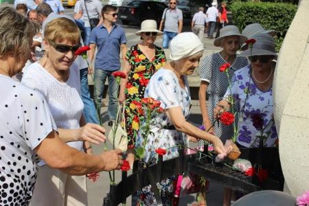 Коммунисты почтили память жертв бомбардировки Сталинграда